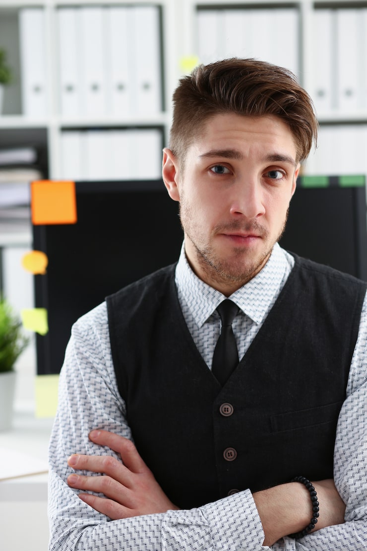 handsome-man-suit-tie-stand-office_151013-9184